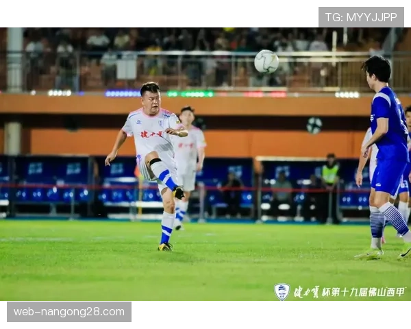 西甲举办“足球与包容”校园活动,多位传奇球星参与 西甲举办“足球与包容”校园活动,多位传奇球星参与